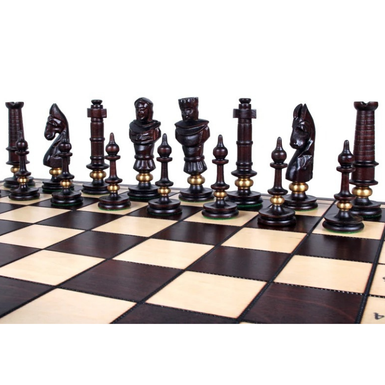Aufgebautes Royal Lux Schachspiel, Weitwinkelansicht