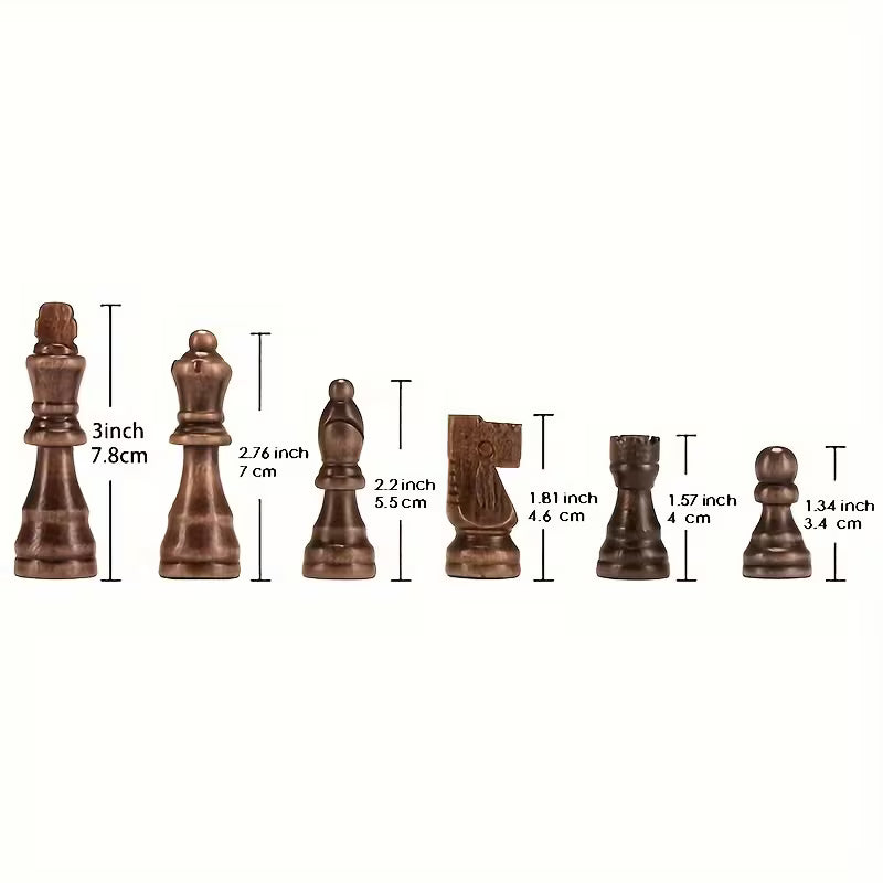 Maße der Schachfiguren: König 7,8 cm, Dame 7 cm, Läufer 5,5 cm, Springer 4,6 cm, Turm 4 cm, Bauer 3,4 cm