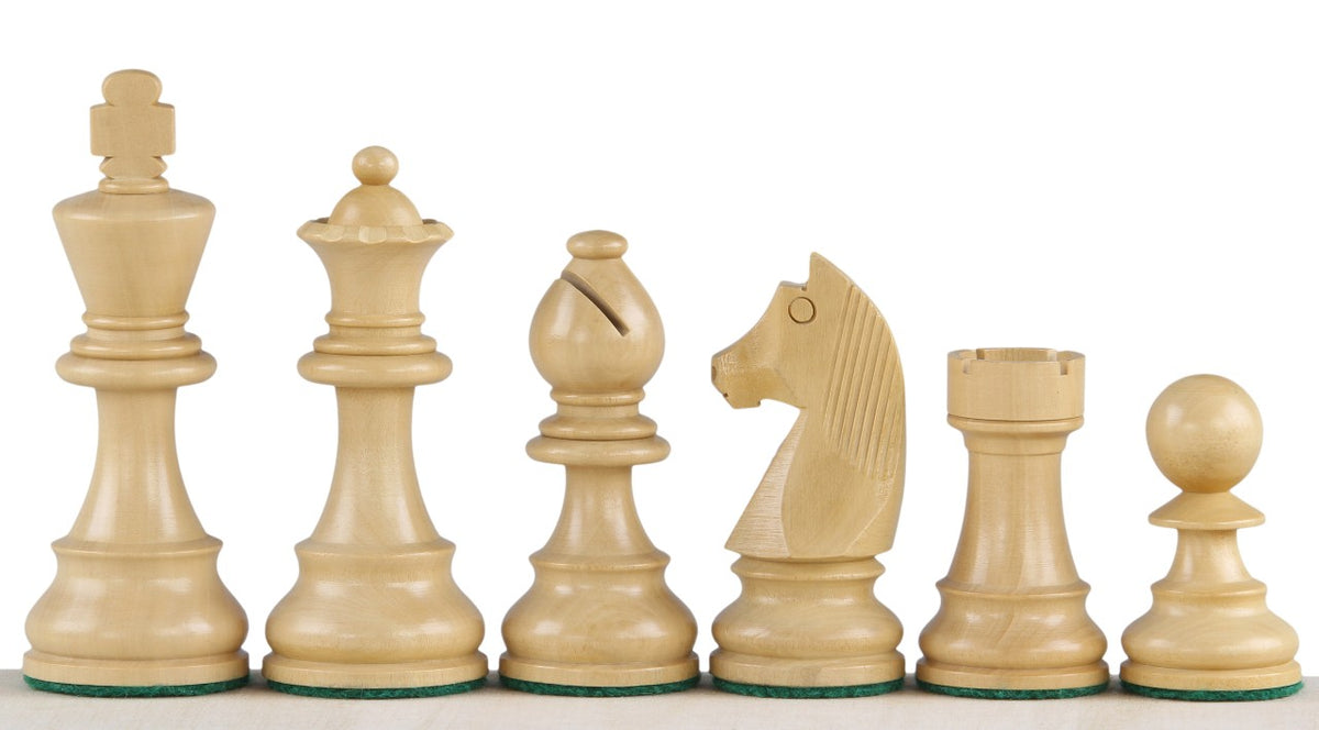 Naturbelassene Staunton-Figuren aus Buchsbaum in Reihe, Detailansicht