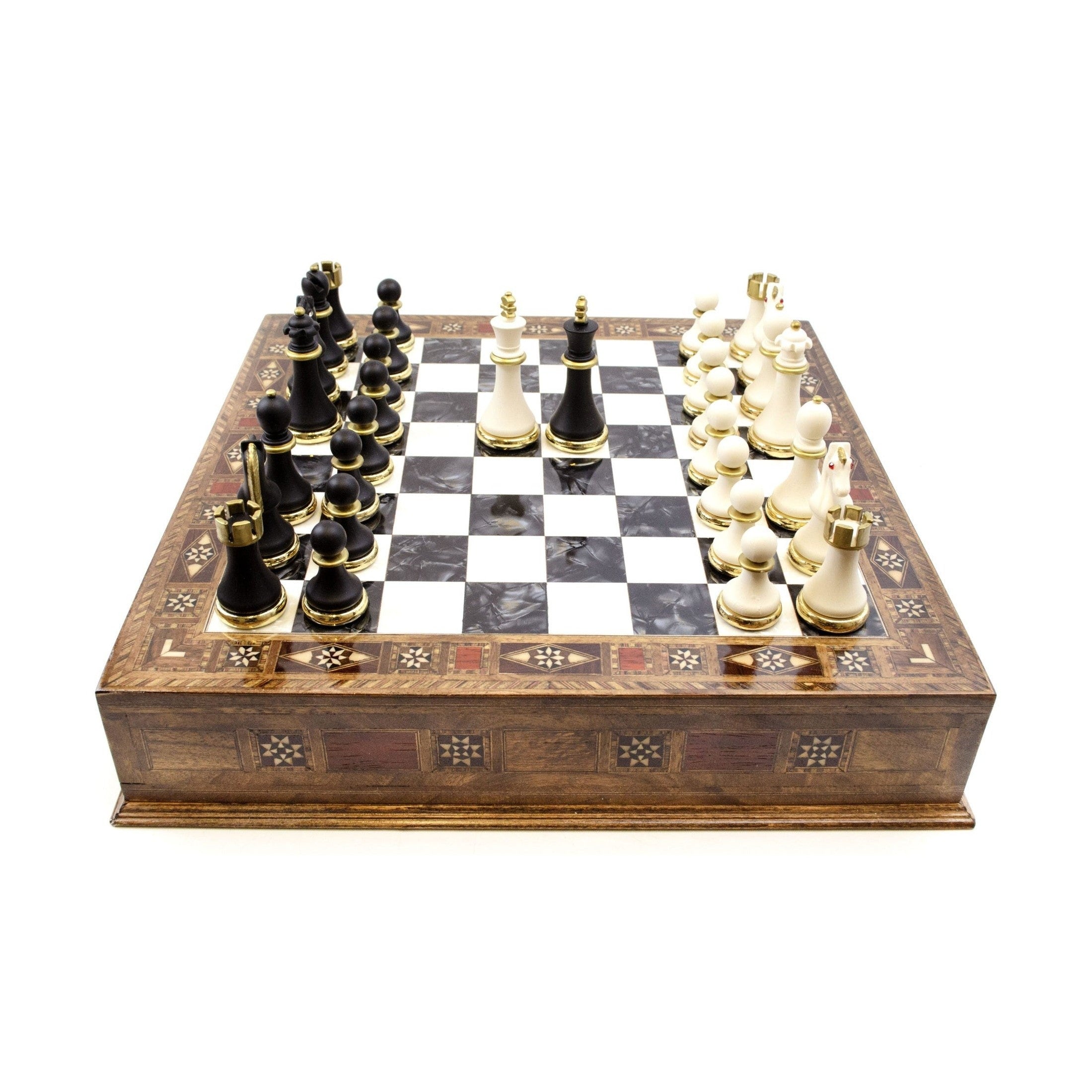 Luxuriöses Nussbaum-Schachspiel mit Schublade und Metallfiguren – Schachatelier