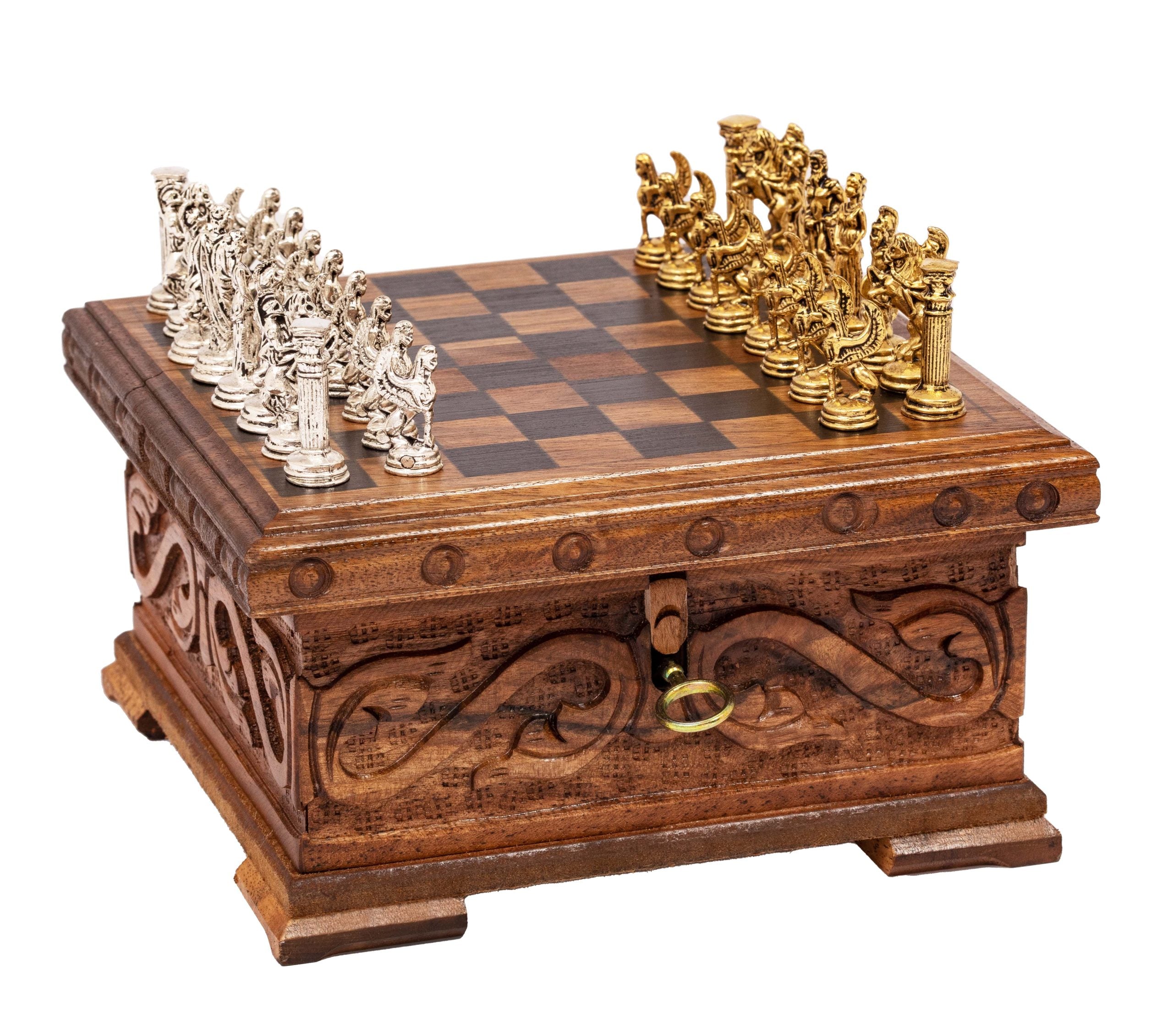 Handgefertigtes Schachspiel aus Nussbaum-Holz mit verstecktem Schloss, 20 cm – Schachatelier